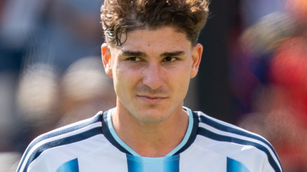 Mercato : Après le retrait du Barça, Julián Álvarez finalement relancé à Paris ?
