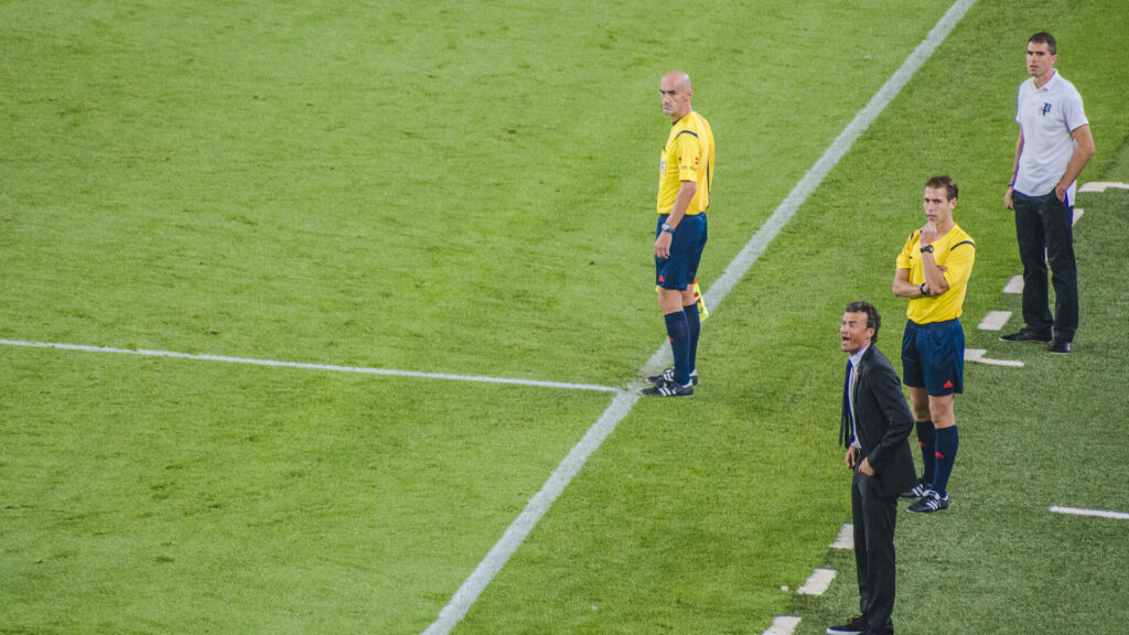 Un entrejeu catalan remanié face au défi du pressing de Luis Enrique