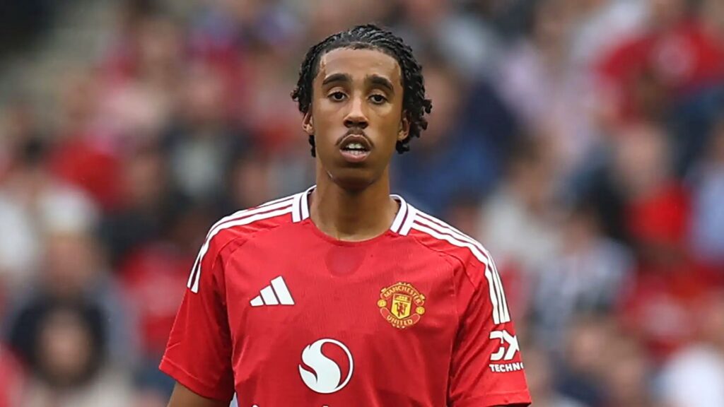 Manchester United Ready To Let Leny Yoro Leave As PSG And Arsenal Circle